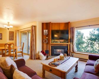 Cozy Ski-Inandski-Out Breckenridge Condo Mtn Views! - Breckenridge - Sala de estar