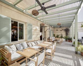 إم هاوس هوتل - ميورقة - شرفة مرصوفة