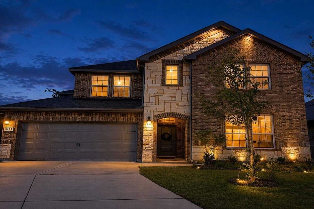 Stylish 4BR Home Ideal for Families and Long Stays Near Dallas - Forney - Edificio