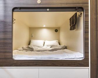 Capsule Hotel Interqube Tretyakovskaya - Moscow - Bedroom