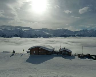 5 star chalet with stunning views, top location, free Wi-Fi, ski-in-ski-out - Bellwald - Prestation de l’hébergement