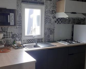Camping Les Lavandes, Castellane - Castellane - Kitchen