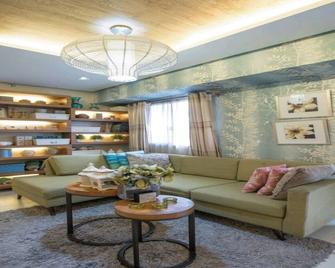 Sta.Mesa Across Sm Model Unit 2 Br - Manila - Living room