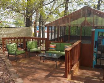 Shady Acre Inn and Suites - ברנסון ווסט - פטיו