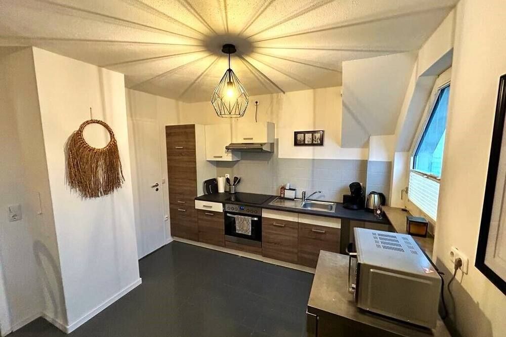 Appartement Confortable de 3 Pièces Avec Garage, Proche du Salon Essen Messe - Essen - Kitchen