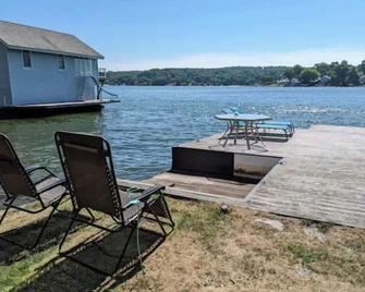 Charming Lake House w/ Large Dock - Hopatcong - Patio