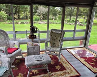 Stone Road Log House - Westport - Patio