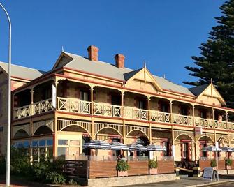 Anchorage Seafront Hotel - Victor Harbor - Building