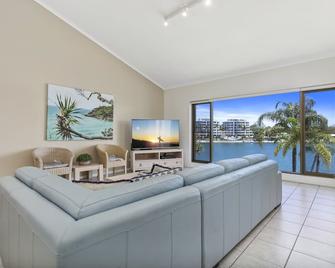 Culgoa Point Beach Resort - Noosa Heads - Living room
