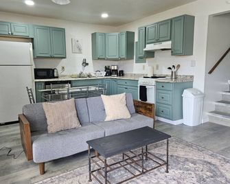 Apartment Close to Hospital and UAA - Anchorage - Kitchen