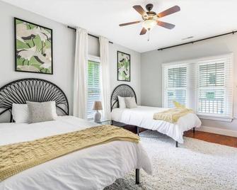 Bright + New - Fire Pit - Hammock - 3 bd - Raleigh