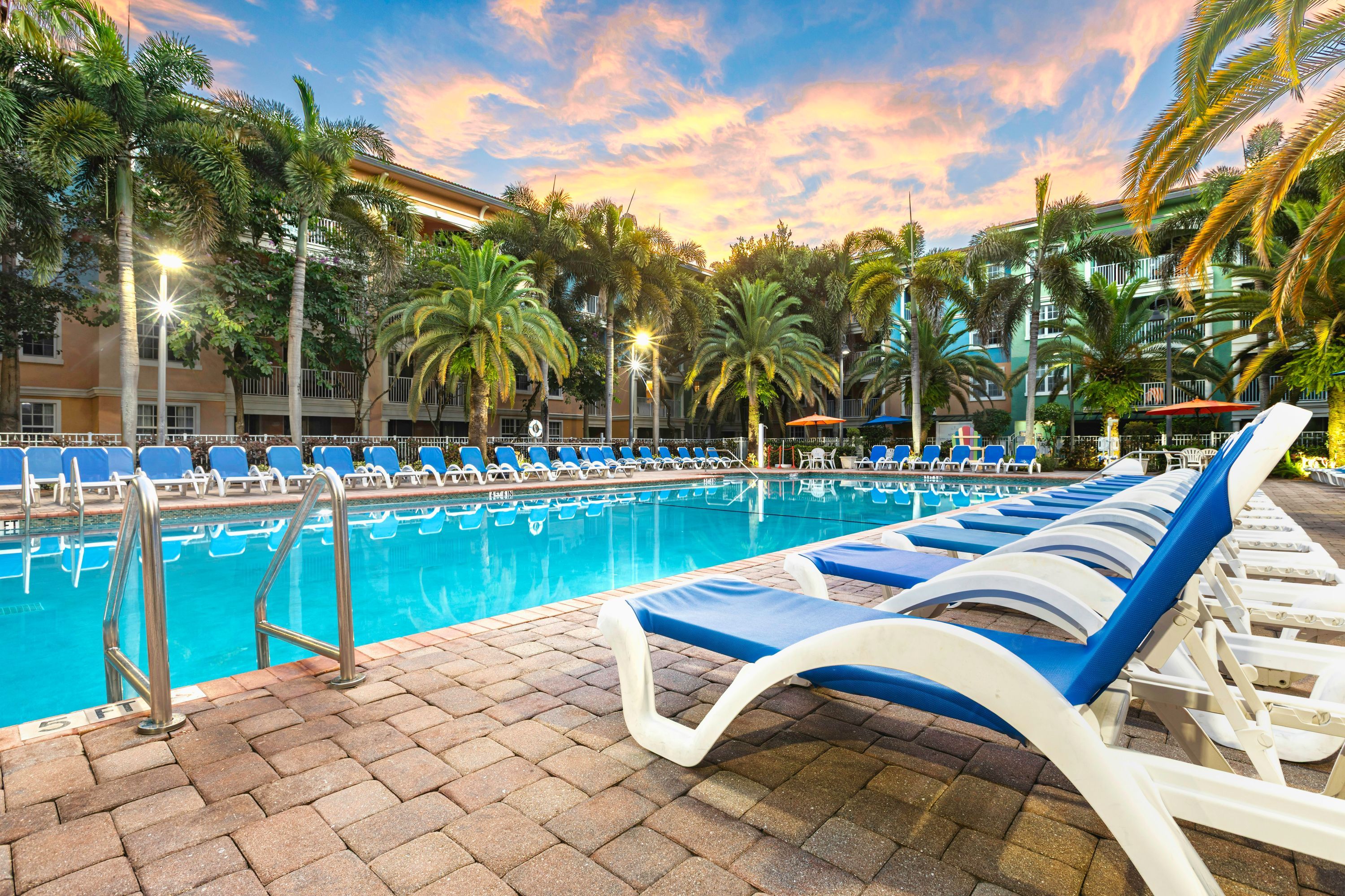 Mizner Place at Weston Town Center - Weston - Pool