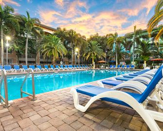 Mizner Place at Weston Town Center - Weston - Pool