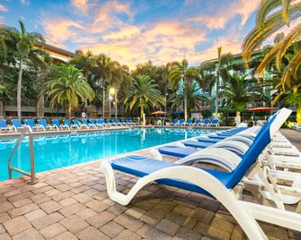 Mizner Place at Weston Town Center - Weston - Pool
