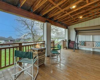Family-Friendly Winston Vacation Rental with Deck! - Winston - Balcony