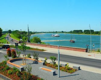 Zum Vater Rhein - Monheim am Rhein - Vista esterna