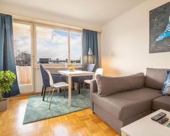 Special Blue Tiger Apartment Basel, Messe Kleinbasel 10-Star - Basel - Living room