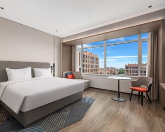 هوليداي إن إكسبرس شينجداو هونغداو ستيش ا بٓي آيتش جي - تشينغداو - غرفة نوم