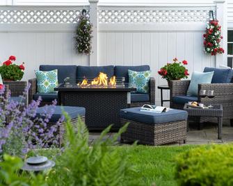 Old Harbor Inn - Chatham - Patio