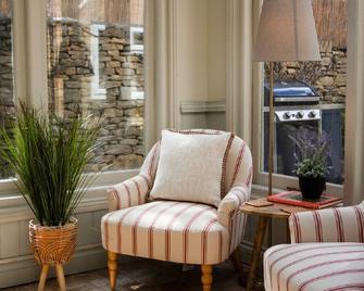 Inglenook Cottage - Bourton-on-the-Water - Living room