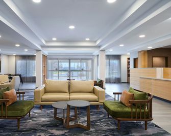 Fairfield Inn & Suites by Marriott Winchester - Winchester - Reception