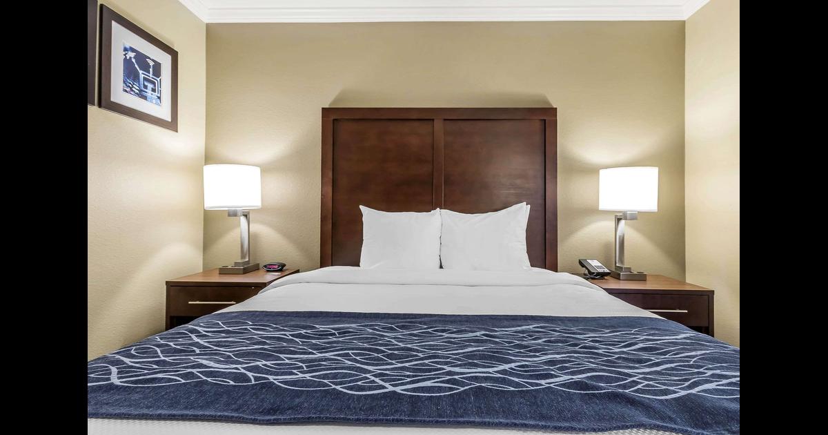 Comfort Inn Sunnyvale Silicon Valley 6 666 1 8 9 0 6 Sunnyvale Hotel Deals Reviews Kayak