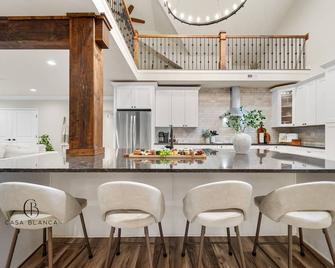 Casa Blanca - Sykesville - Kitchen