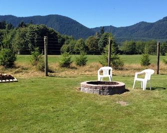 Rainforest Retreat - Welcome to Lake Quinault - Quinault - Patio