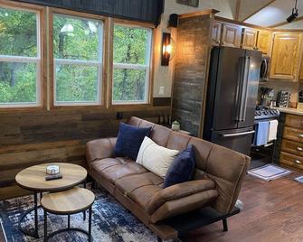 Homey Villa with Loft in Bloomington - Bloomington - Sala de estar