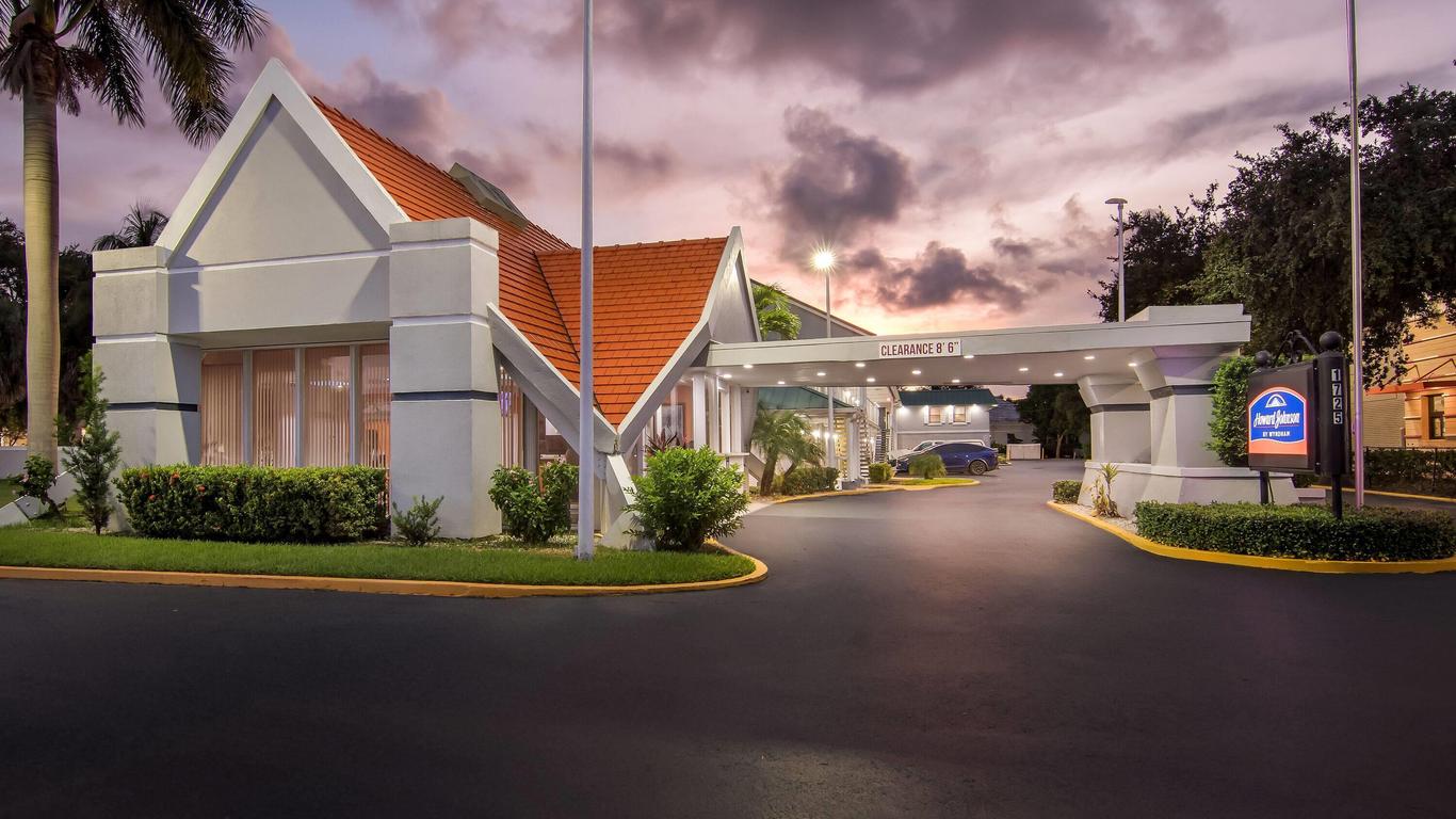 하워드 존슨 바이 윈덤 베로 비치 다운타운