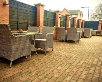 The Beeches Hotel & Leisure Club - Nottingham - Patio