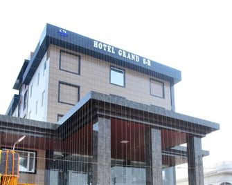 Hotel Grand Sr - Azamgarh - Building