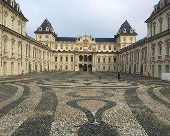 Attic Hostel Torino - Torí