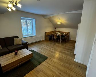 Helis Holiday Suites Altaussee - Altaussee - Wohnzimmer