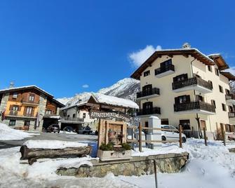 bright, panoramic and comfortable apartment, ideal starting point for trekking. - Bionaz - Edificio