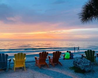 Coconut Inn - Saint Pete Beach - Beach