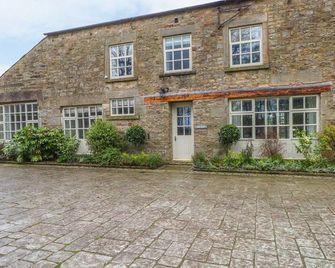 Elsa - Lancaster - Building