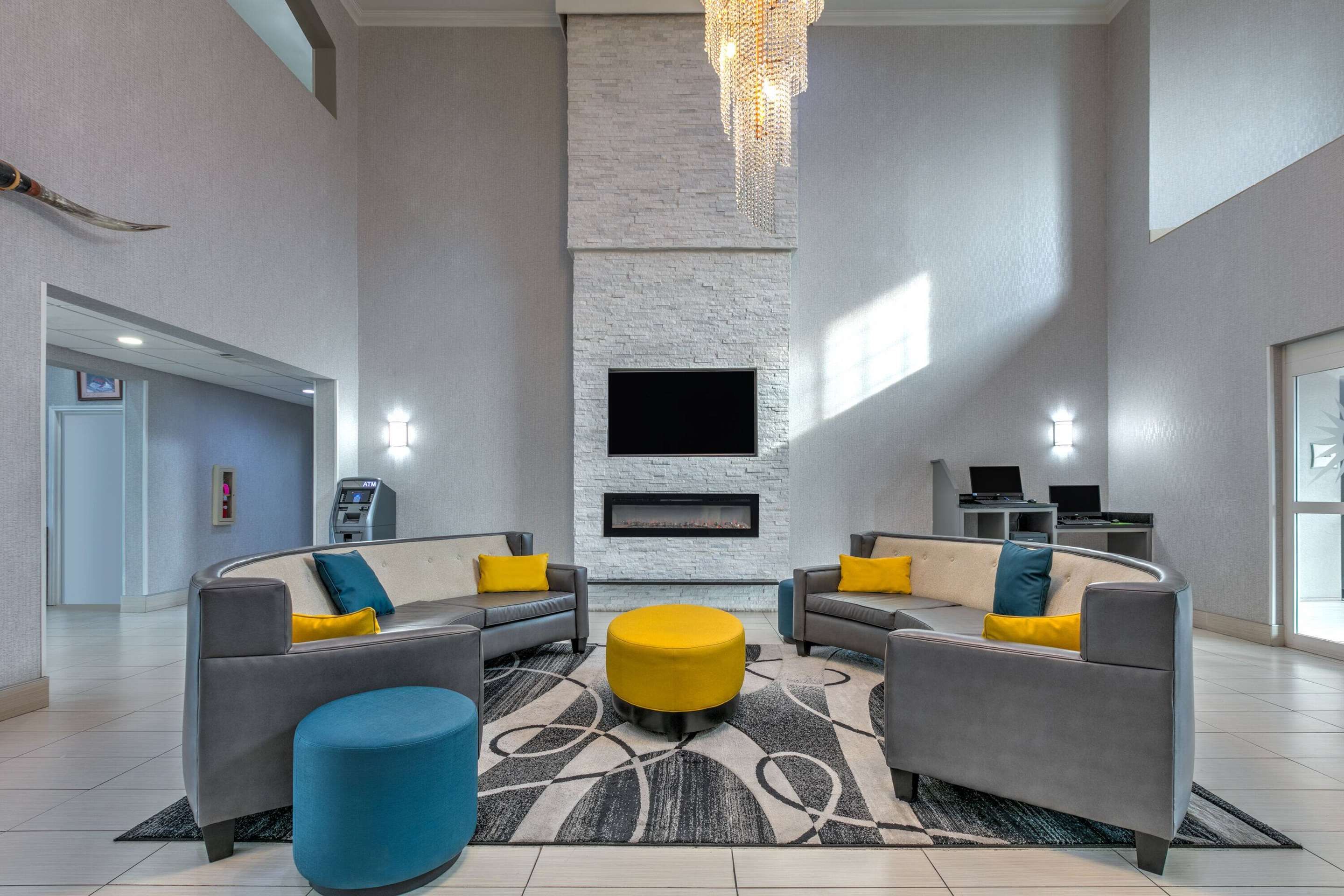 La Quinta Inn & Suites by Wyndham Weatherford thumbnail 3