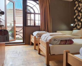 Envoy Hostel - Tiflis - Schlafzimmer