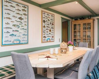 Picturesque Holiday Home With Terrace in Jutland - Vemb - Dining room