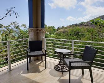 Villa Indigo Sunny 1BR Apartment in Private Gated Estate - Saint Thomas Island - Balkon