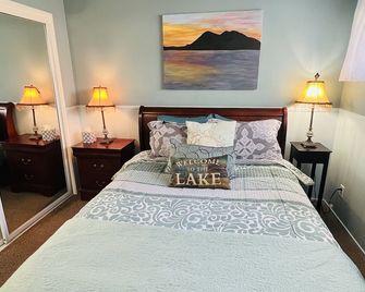 Pool/Spa Lakefront, Lakeport, Clearlake, King ste W/dock for fishing or boating. - Lakeport - Ložnice