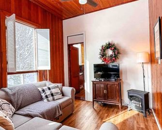 Chalet Boréal, Spa, Lac & Ski - Saint-Donat-de-Montcalm - Salon