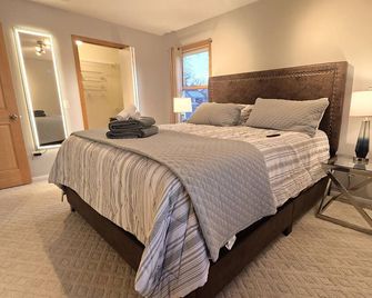 Nature's Blissful Haven - King Bed & Heated Garage - Chanhassen