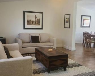 5Ez Ranch- Silver- entire home with easy drive to Kings Canyon National Park - Squaw Valley (Fresno County) - Sala de estar