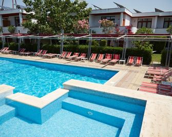 Hotel Residence Key Club - Montalto di Castro - Pool