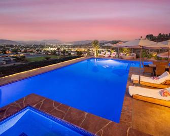Zen Hilltop Resort: Heated Infinity Pool, Spa, 360° Socal Views - El Cajon - Pool
