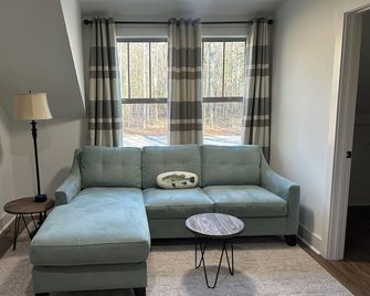 Driftwood Lodge on Lake Harding - On Quiet Cove with Kayaks and more - Valley - Living room