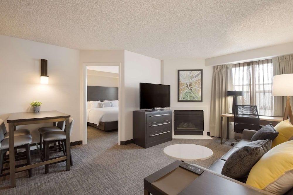 سونيستا إي إس سويتس رينو