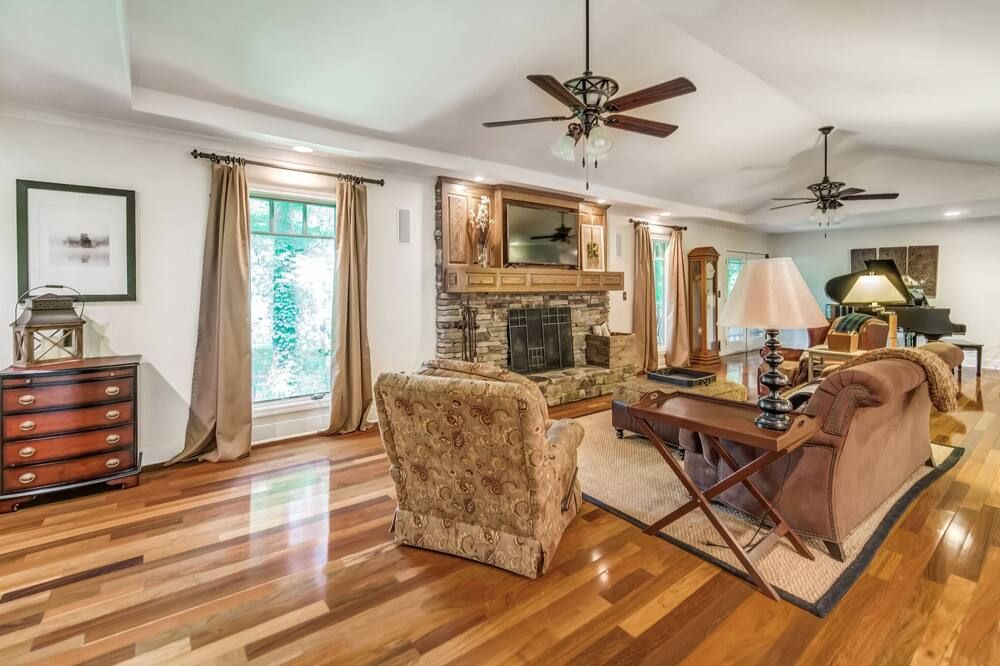 Huge Secluded Lakeside Super Private Gorgeous Retreat - Canton - Huiskamer